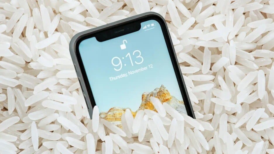Zalany iPhone