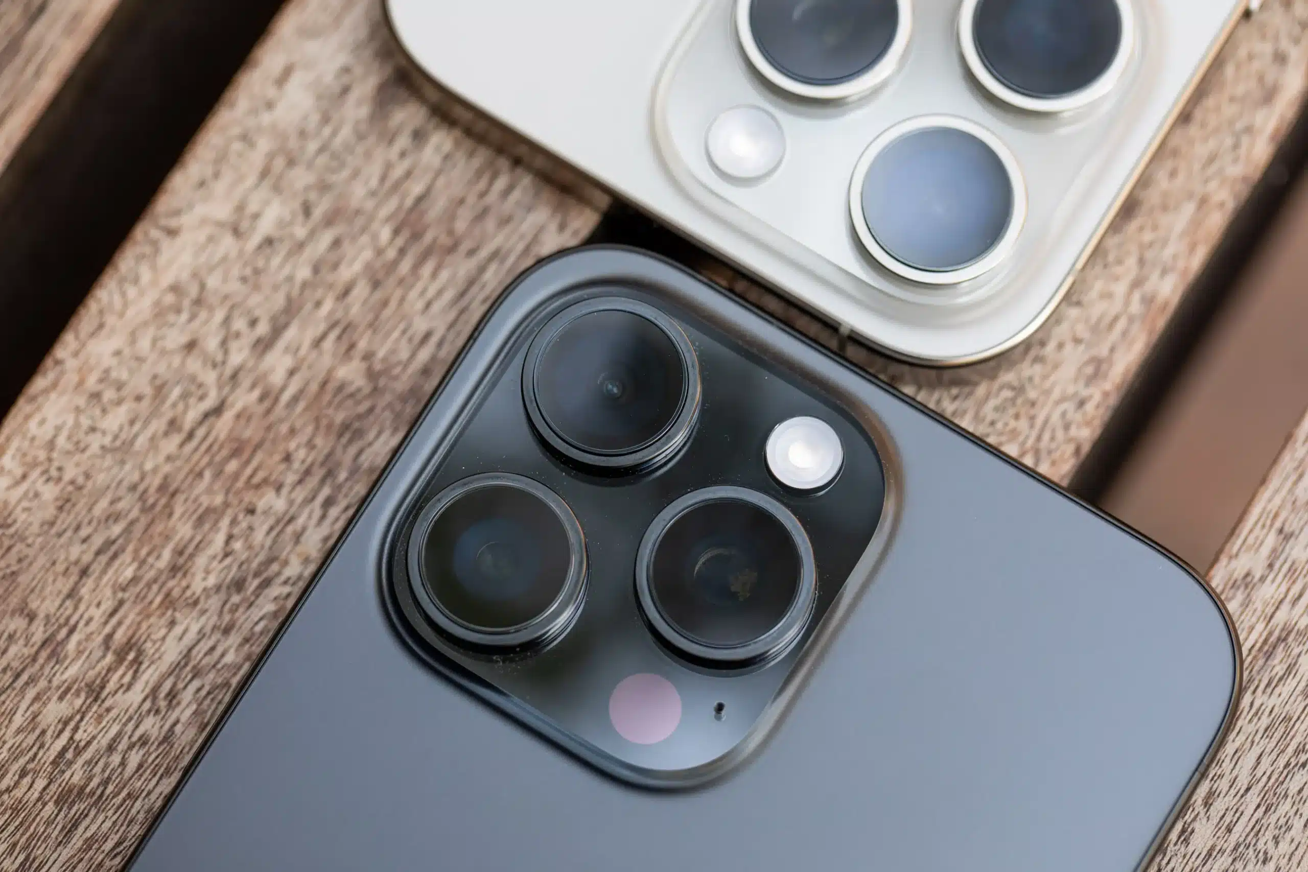 Uszkodzony moduł kamery w iPhone ze stabilizacją OIS