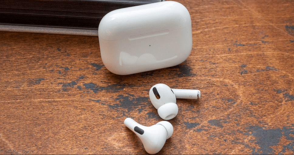 Porównanie oryginalnych AirPods i podróbek w serwisie iDoctor